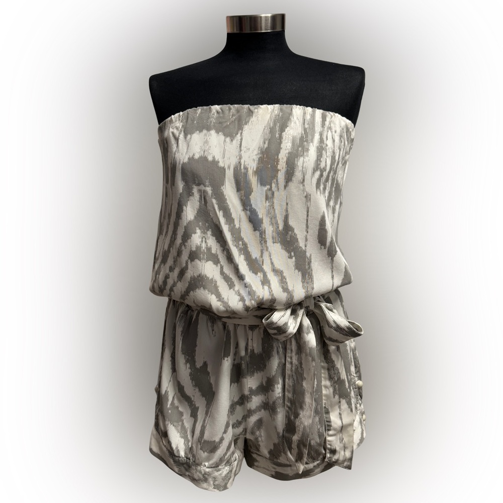 GUESS Strapless Romper | Gray & White Pattern w/ Tie Waist & Button Hem - Size M